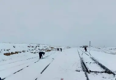 تداوم حرکت قطارها در آذربایجان با عملیات برف‌ روبی‌