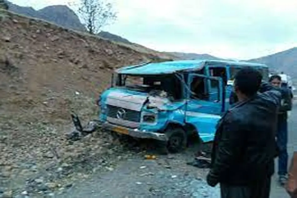 واژگونی مینی بوس در مسیر  اقبالیه استان قزوین