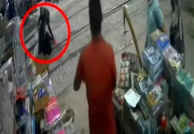 نجات جان یک زن در ثانیه های پایانی عبور قطار از گذرگاه ریلی + فیلم