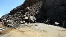 مسدود شدن جاده پلدختر - اندیمشک بر اثر ریزش کوه
