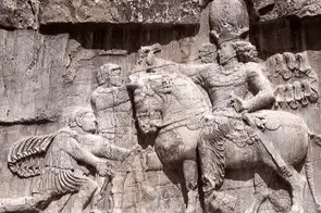 تحریف تاریخ از میدان انقلاب تا فرودگاه مهرآباد/ وقتی والرین به جای فیلیپ عرب زانو می‌ زند