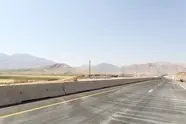 جاده کرمانشاه به پاوه غرب کشور را به مرز نوسود متصل می کند