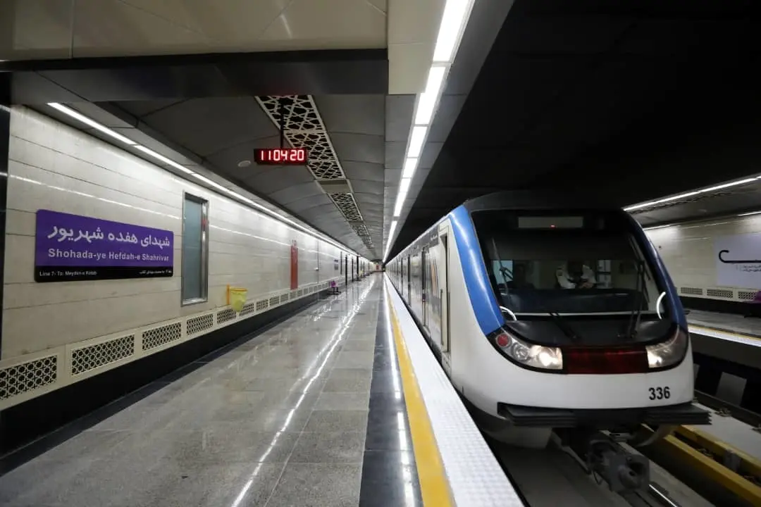 پذیرش مسافر در ایستگاه شهدای هفده شهریور در خط ۷ متروی تهران
