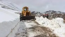 فعالیت بیش از ۴۰دستگاه گریدر، ۴ دستگاه برف خور و ۸ دستگاه بلدوزر برای پاکسازی شانه راه های همدان
