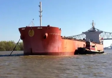 Bulk carrier allides with dock on Mississippi