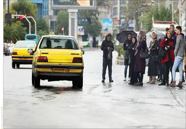 وقتی دخل و خرج تاکسیرانان با هم نمی‌خواند؛ «نه بیمه داریم و نه آینده»