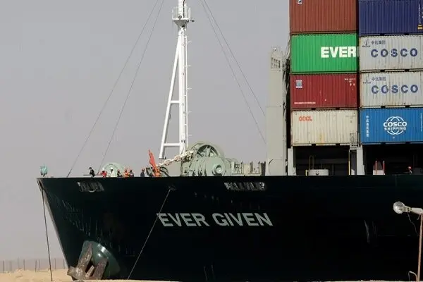 مصر کشتی مسدود کننده کانال سوئز را ۹۰۰ میلیون دلار جریمه کرد