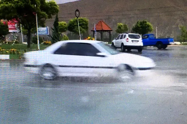 جاده های استان ایلام لغزنده می شود/رانندگان مراقب باشند