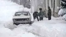 برف سنگین راه ارتباطی بیش از 150 روستای شهرستان مشگین شهر را مسدود کرد