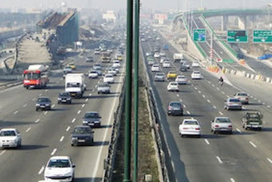 ترافیک در آزاد راه کرج-قزوین و کرج-تهران نیمه سنگین است