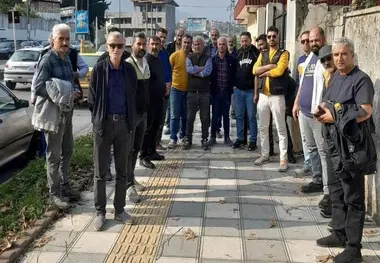 تجمع رانندگان سواری کرایه بین شهری در اعتراض به فعالیت تاکسی های اینترنتی در جاده/ مقام دولت قول پیگیری داد