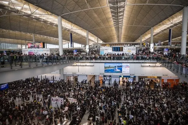 تمام پروازهای فرودگاه بین‌المللی هنگ کنگ لغو شد
