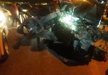 متلاشی شدن خودروی پژو در حادثه رانندگی در شیراز 