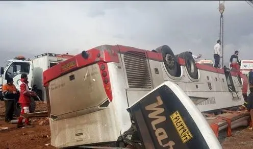 مقصران حادثه واژگونی اتوبوس در گرمسار معرفی شدند
