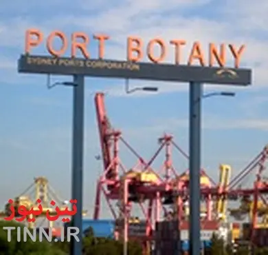 Port workers form picket line at Port Botany after almost ۱۰۰ employees sacked by email