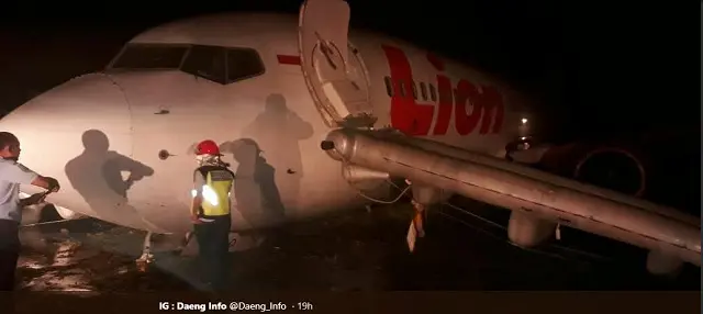 Lion Air 737-800 veers off runway after landing in rain