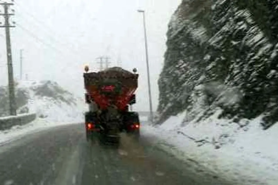 جاده های لرستان لغزنده است