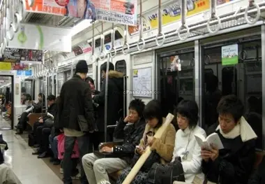 این عمل را در مترو توکیو انجام ندهید!