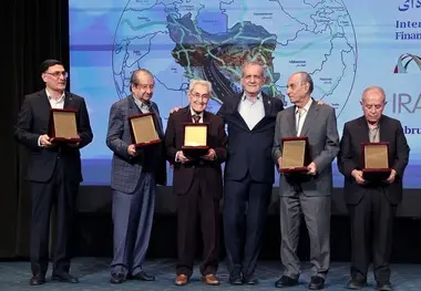 تقدیر از پیشکسوتان و دست اندرکاران راه سازی و سرمایه گذاری کشور 