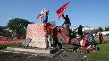 به زیر کشیده شدن مجسمه‌های ملکه در کانادا 