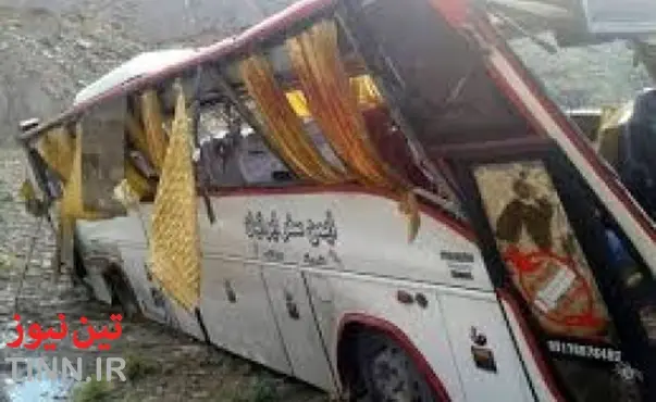۴ کشته و زخمی در حادثه واژگونی اتوبوس در جاده سروستان - شیراز