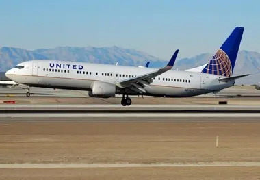 United Boeing 737-900 Overran Runway on Landing