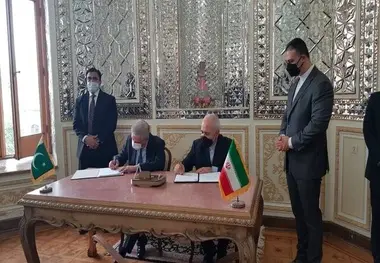 امضای یادداشت تفاهم همکاری میان ایران و پاکستان برای ایجاد بازارچه‌های مرزی
