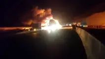 فیلم | آتش سوزی تریلی حمل خودرو در جاده بندرلنگه هرمزگان