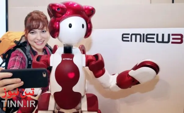 روبات همه فن حریف در فرودگاه توکیو