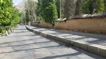 لبه‌های دیوارهای خیابان شهید احمدپور درکه؛ تهدیدی برای عابران پیاده