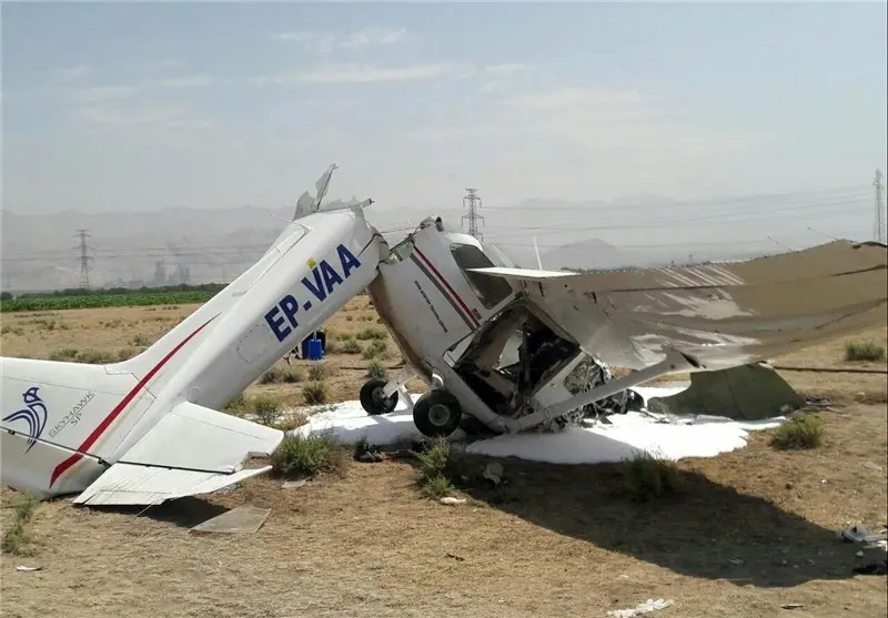 سقوط یک فروند هواپیمای سبک در کرمان 