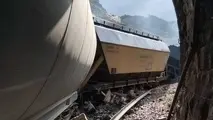 فیلم | جزئیات خارج شدن چند واگن از یک قطار باری در شهرستان خوی