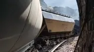 تصاویری وحشتناک از نابودی چندین واگن قطار و چند کیلومتر خط ریلی در راه آهن لرستان