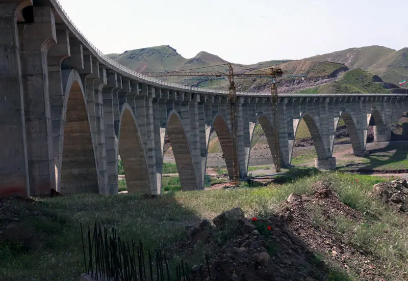راه‌آهن قزوین-رشت چگونه کریدور ریلی شمال-جنوب را تکمیل می‌کند؟