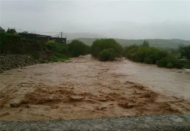 
سیلاب دو جاده را در خراسان رضوی بست
