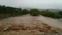
سیلاب دو جاده را در خراسان رضوی بست

