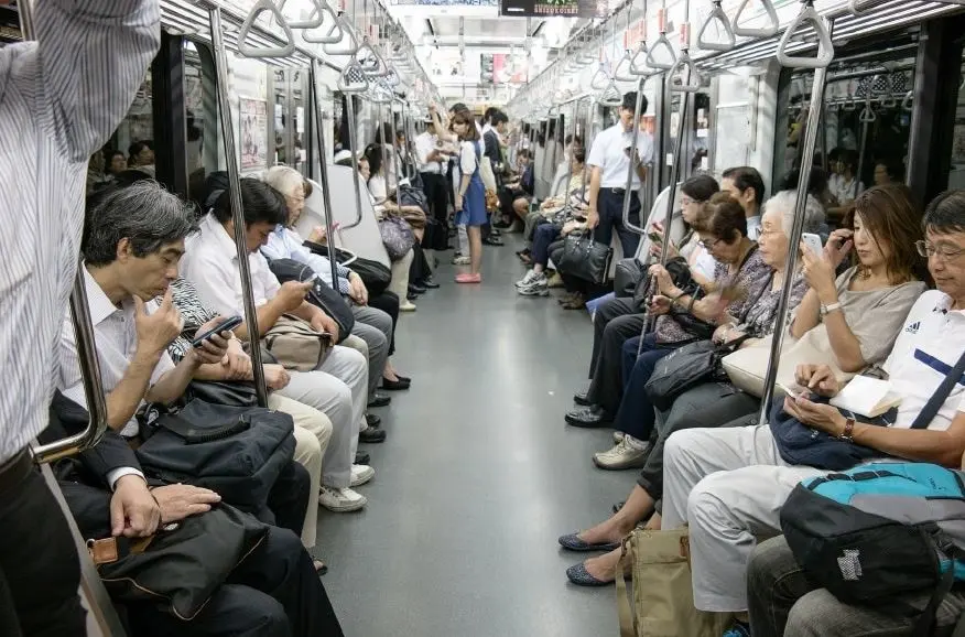 تشویق ژاپنی‌ها به متروسواری در ساعات غیرپیک با یک روش جالب
