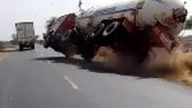 واژگونی ۲ دستگاه تریلی عراقی محیط زیست پلدختر را آلوده کرد