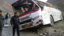 انحراف اتوبوس مسافربری در مسیر زاهدان به نهبندان ۱۱ مصدوم برجا گذاشت / واکنش سریع اورژانس در ۱۳ دقیقه