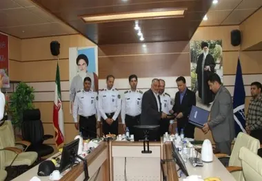 تجلیل از زحمات فرماندهی سابق گارد و انتظامات بنادر و دریانوردی آبادان