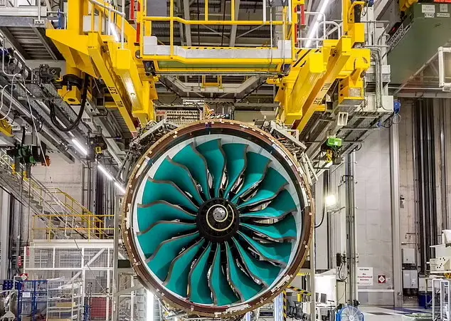 قطعات موتور هواپیما در همدان تولید می شود