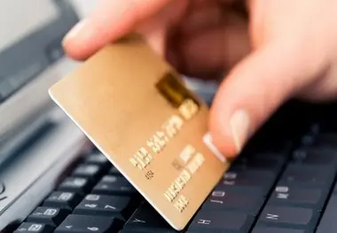 بانک مرکزی پرداخت‌های الکترونیک از طریق موبایل را محدود کرد / خرید شارژ و پرداخت قبوض فقط تا ۲۰۰ هزار تومان