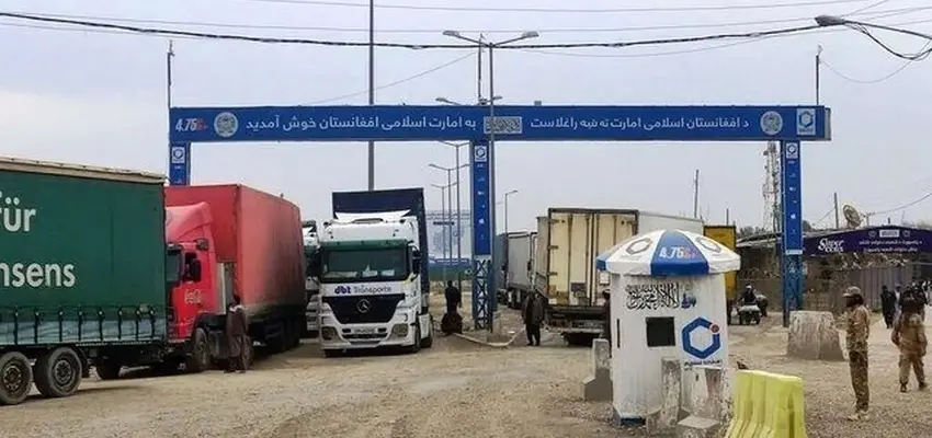 بلاتکلیفی رانندگان کامیون در مرز تایباد/ثبت رودپاس به نام راننده الزامی شد