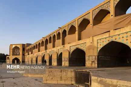 نصب جان پناه پل خواجو 