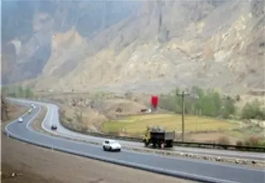 جو آرام و ترافیک روان در جاده‌ها / انسداد سه محور / محدودیت مقطعی تردد در محور هراز