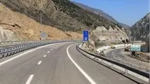 کریدور های حمل ونقلی با بهره برداری از آزاد راه های کشور تکمیل می شود

