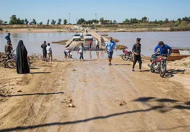 تخریپ پل ارتباطی به علت طغیان رودخانه - خوزستان