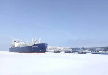 Japan and China shipowners open Arctic LNG transport route
