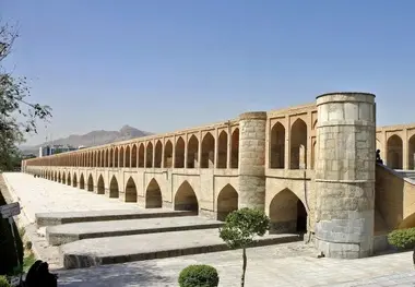 پشت بام سی و سه پل اصفهان مرمت می شود