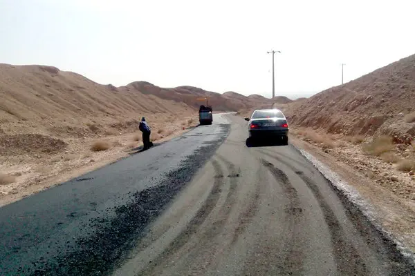 آسفالت ۵ کیلومتر از محور جیرفت - سه‌راهی بم در جنوب استان کرمان